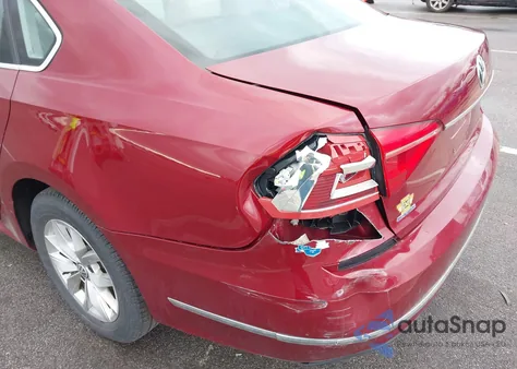 2016 Volkswagen Passat 1.8T S z USA, uszkodzony, nr VIN 1VWAT7A38GC027711